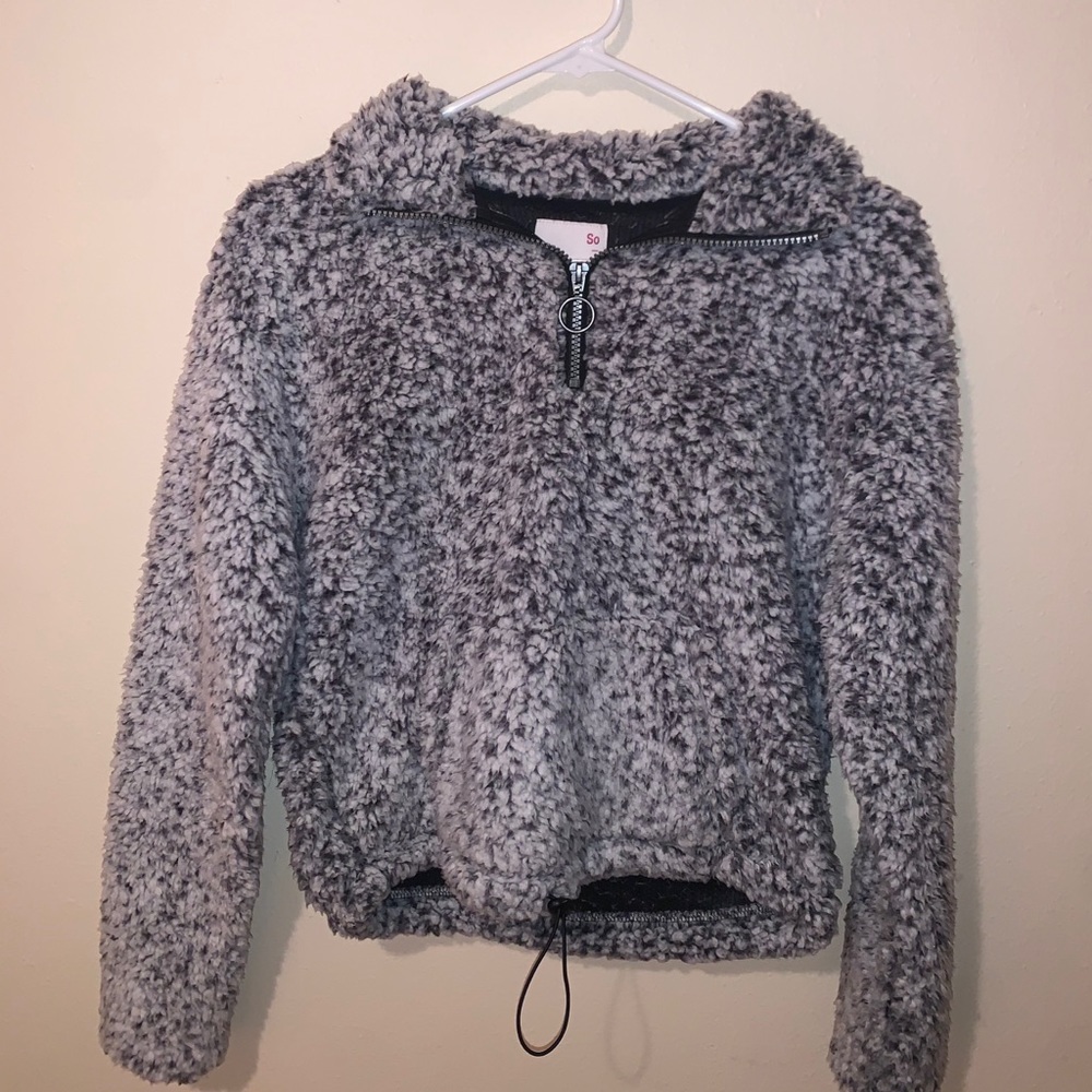 Cropped Fuzzy sweater